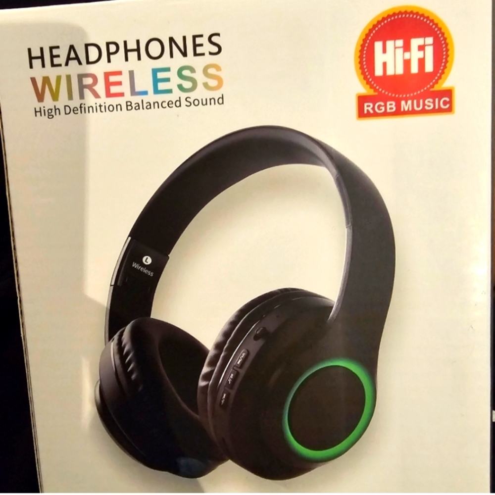 Wireless gaming headphones